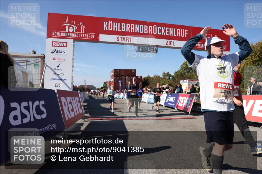 03.10.2025 - Köhlbrandbrückenlauf Lena Gebhardt http://msf.ph/oto/9041385 03.10.2025 13:17:20 Ziel 4404, 4988, 5007, 5008, 5031, 5429, 5544, 5638, 5642, 5667, 5890, 5943, 6389, 6431 meine-sportfotos.de