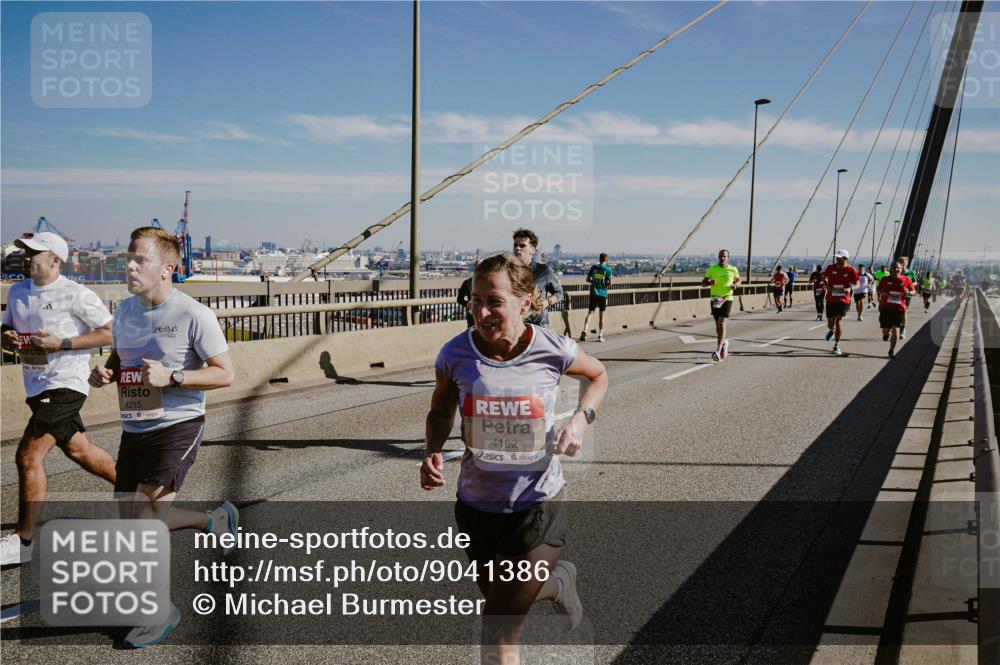 03.10.2025 - Köhlbrandbrückenlauf Michael Burmester http://msf.ph/oto/9041386 03.10.2025 12:22:40 Position 1 4215, 4162 meine-sportfotos.de