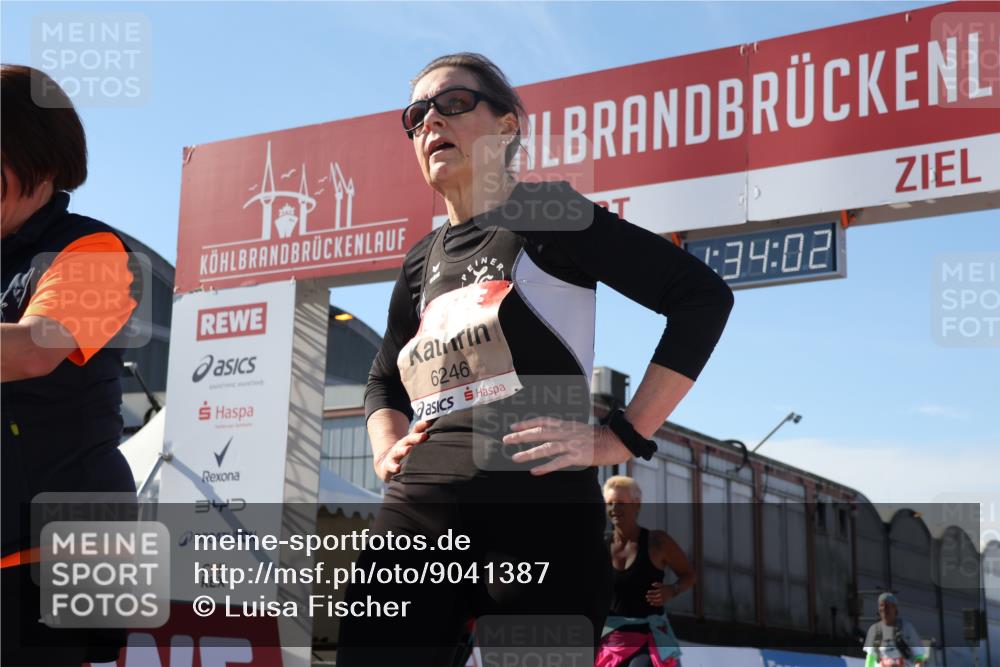 03.10.2025 - Köhlbrandbrückenlauf Luisa Fischer http://msf.ph/oto/9041387 03.10.2025 13:34:01 Ziel 4438, 4919, 4970, 5036, 5300, 6246, 6420, 6421 meine-sportfotos.de