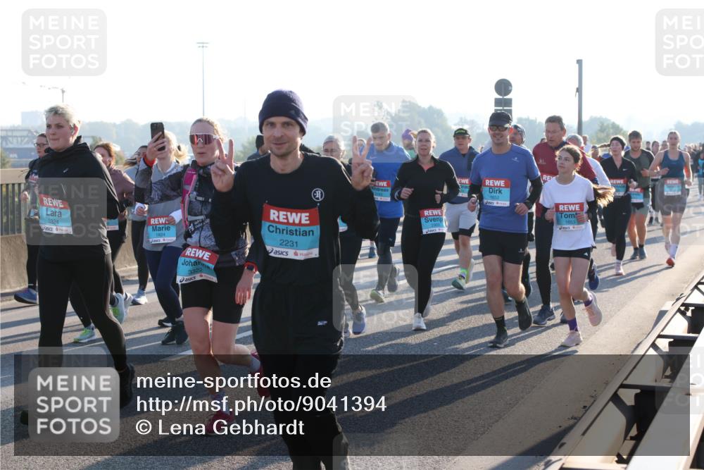 03.10.2025 - Köhlbrandbrückenlauf Lena Gebhardt http://msf.ph/oto/9041394 03.10.2025 09:25:32 Position 1 3324, 1824, 3322, 2231, 1652, 1653 meine-sportfotos.de
