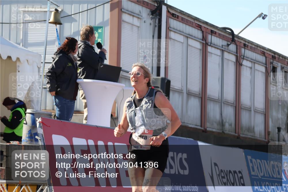 03.10.2025 - Köhlbrandbrückenlauf Luisa Fischer http://msf.ph/oto/9041396 03.10.2025 13:34:12 Ziel 4438, 4674, 5593, 6095, 6421, 6574 meine-sportfotos.de