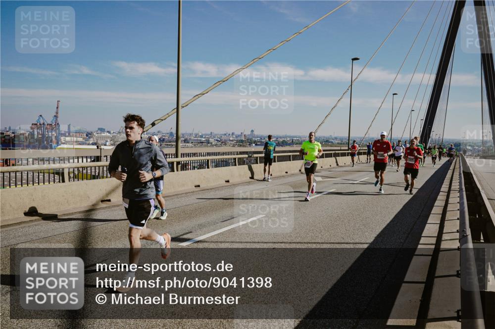 03.10.2025 - Köhlbrandbrückenlauf Michael Burmester http://msf.ph/oto/9041398 03.10.2025 12:22:41 Position 1  meine-sportfotos.de