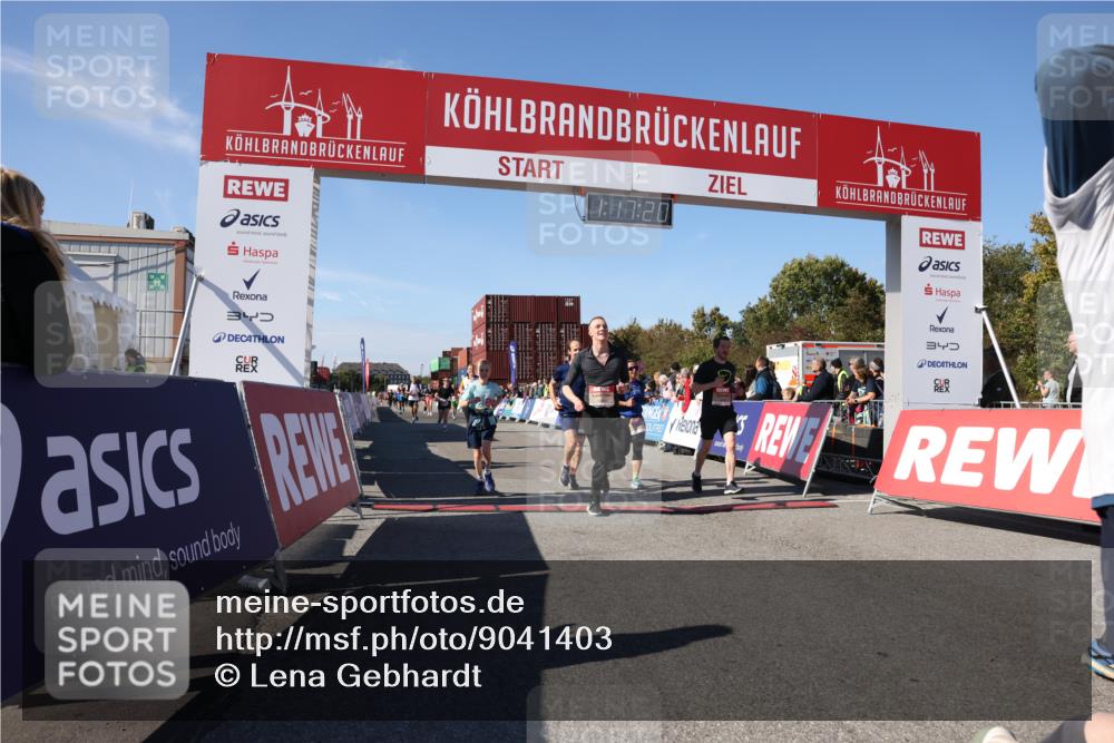 03.10.2025 - Köhlbrandbrückenlauf Lena Gebhardt http://msf.ph/oto/9041403 03.10.2025 13:17:21 Ziel 4404, 4686, 4988, 5007, 5008, 5031, 5429, 5544, 5638, 5642, 5890, 5943, 6389, 6431 meine-sportfotos.de