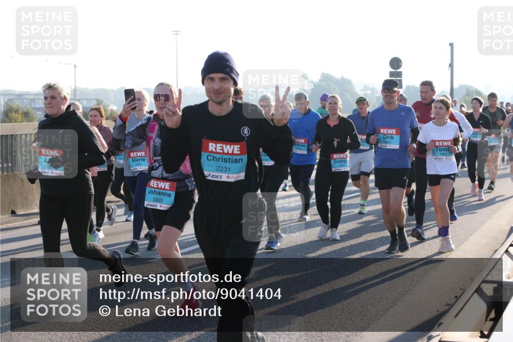 03.10.2025 - Köhlbrandbrückenlauf Lena Gebhardt http://msf.ph/oto/9041404 03.10.2025 09:25:32 Position 1 33, 1824, 3322, 2231, 2103, 1652, 1653 meine-sportfotos.de
