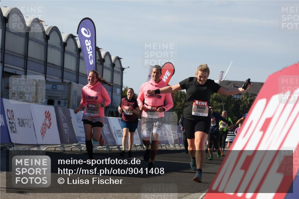 03.10.2025 - Köhlbrandbrückenlauf Luisa Fischer http://msf.ph/oto/9041408 03.10.2025 13:34:14 Ziel 4438, 4674, 5207, 5221, 5593, 6095, 6574 meine-sportfotos.de