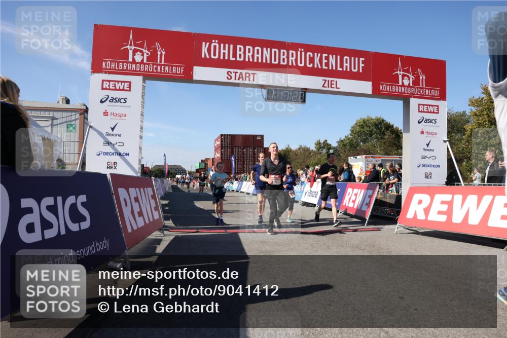 03.10.2025 - Köhlbrandbrückenlauf Lena Gebhardt http://msf.ph/oto/9041412 03.10.2025 13:17:21 Ziel 4404, 4686, 4988, 5007, 5008, 5031, 5429, 5544, 5638, 5642, 5890, 5943, 6389, 6431 meine-sportfotos.de