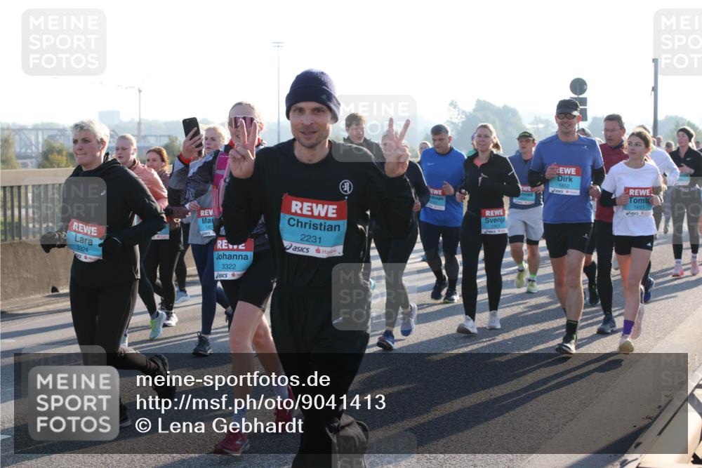 03.10.2025 - Köhlbrandbrückenlauf Lena Gebhardt http://msf.ph/oto/9041413 03.10.2025 09:25:32 Position 1 3324, 1, 3322, 2231, 1652, 1653 meine-sportfotos.de