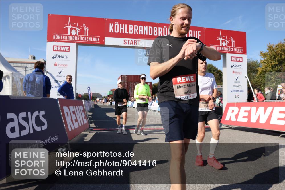 03.10.2025 - Köhlbrandbrückenlauf Lena Gebhardt http://msf.ph/oto/9041416 03.10.2025 12:57:59 Ziel 4046, 4102, 4654, 5669, 5960, 5961, 6518, 6519, 6520, 6715 meine-sportfotos.de