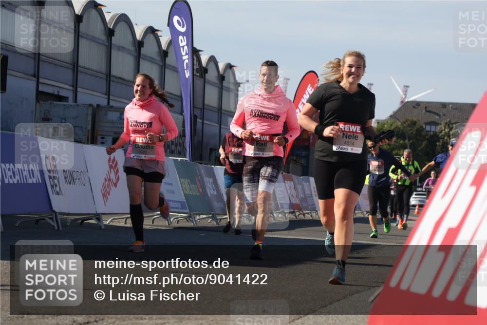 03.10.2025 - Köhlbrandbrückenlauf Luisa Fischer http://msf.ph/oto/9041422 03.10.2025 13:34:15 Ziel 4438, 4674, 5207, 5221, 5593, 6095, 6574 meine-sportfotos.de