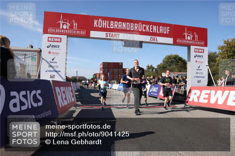 03.10.2025 - Köhlbrandbrückenlauf Lena Gebhardt http://msf.ph/oto/9041425 03.10.2025 13:17:21 Ziel 4404, 4686, 4988, 5007, 5008, 5031, 5429, 5544, 5638, 5642, 5890, 5943, 6389, 6431 meine-sportfotos.de