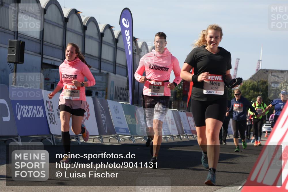 03.10.2025 - Köhlbrandbrückenlauf Luisa Fischer http://msf.ph/oto/9041431 03.10.2025 13:34:15 Ziel 4438, 4674, 5207, 5221, 5593, 6095, 6574 meine-sportfotos.de