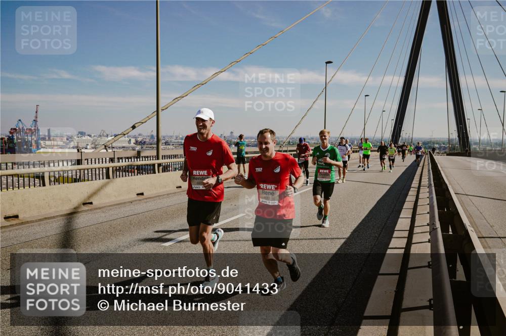 03.10.2025 - Köhlbrandbrückenlauf Michael Burmester http://msf.ph/oto/9041433 03.10.2025 12:22:44 Position 1 6081 meine-sportfotos.de