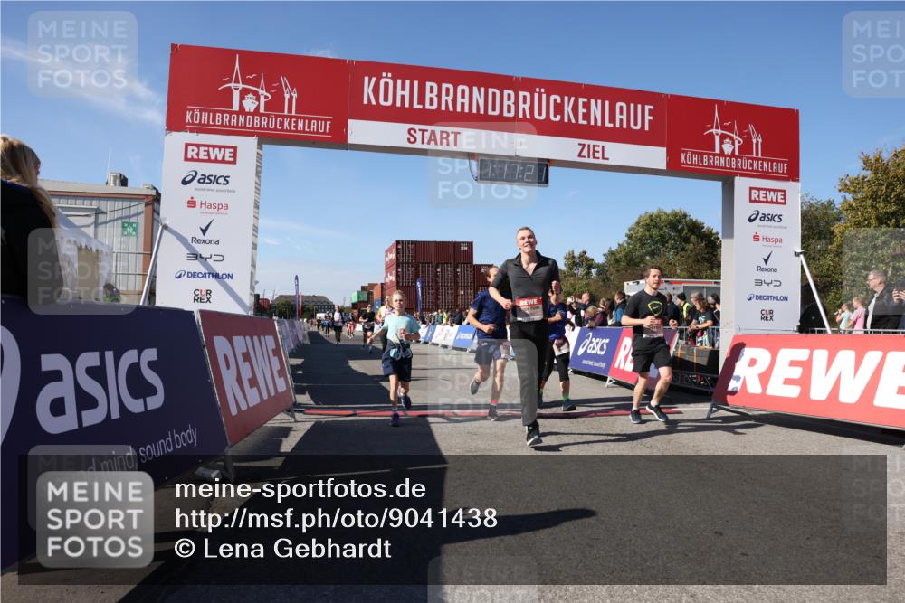 03.10.2025 - Köhlbrandbrückenlauf Lena Gebhardt http://msf.ph/oto/9041438 03.10.2025 13:17:21 Ziel 4404, 4686, 4988, 5007, 5008, 5031, 5429, 5544, 5638, 5642, 5890, 5943, 6389, 6431 meine-sportfotos.de