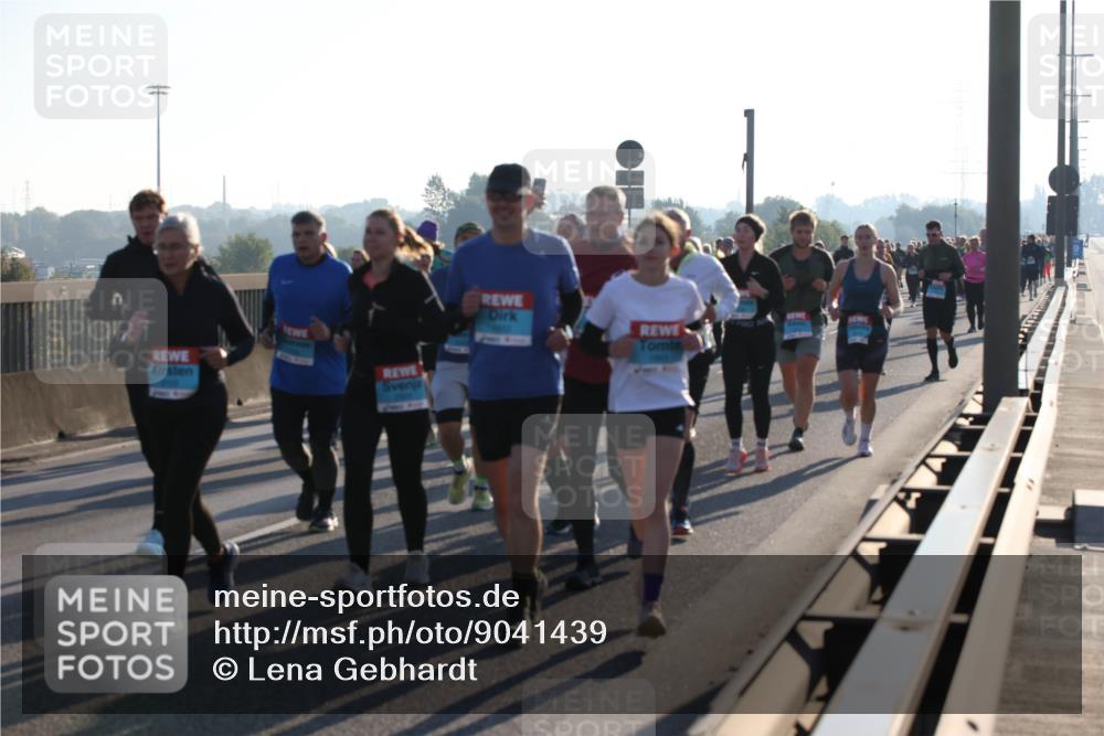 03.10.2025 - Köhlbrandbrückenlauf Lena Gebhardt http://msf.ph/oto/9041439 03.10.2025 09:25:33 Position 1  meine-sportfotos.de