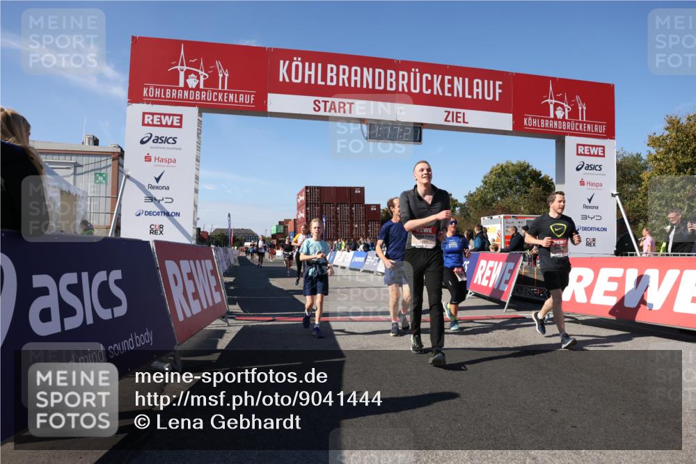 03.10.2025 - Köhlbrandbrückenlauf Lena Gebhardt http://msf.ph/oto/9041444 03.10.2025 13:17:22 Ziel 4404, 4686, 4988, 5007, 5008, 5031, 5429, 5544, 5638, 5642, 5890, 5943, 6389, 6431 meine-sportfotos.de