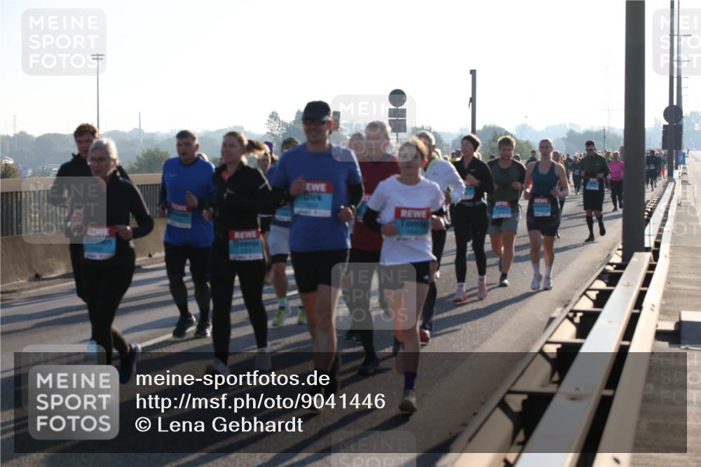 03.10.2025 - Köhlbrandbrückenlauf Lena Gebhardt http://msf.ph/oto/9041446 03.10.2025 09:25:33 Position 1  meine-sportfotos.de