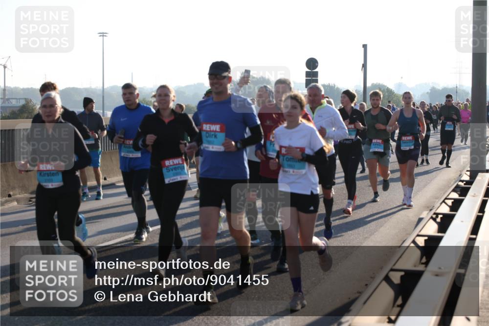 03.10.2025 - Köhlbrandbrückenlauf Lena Gebhardt http://msf.ph/oto/9041455 03.10.2025 09:25:33 Position 1 2103, 1863 meine-sportfotos.de
