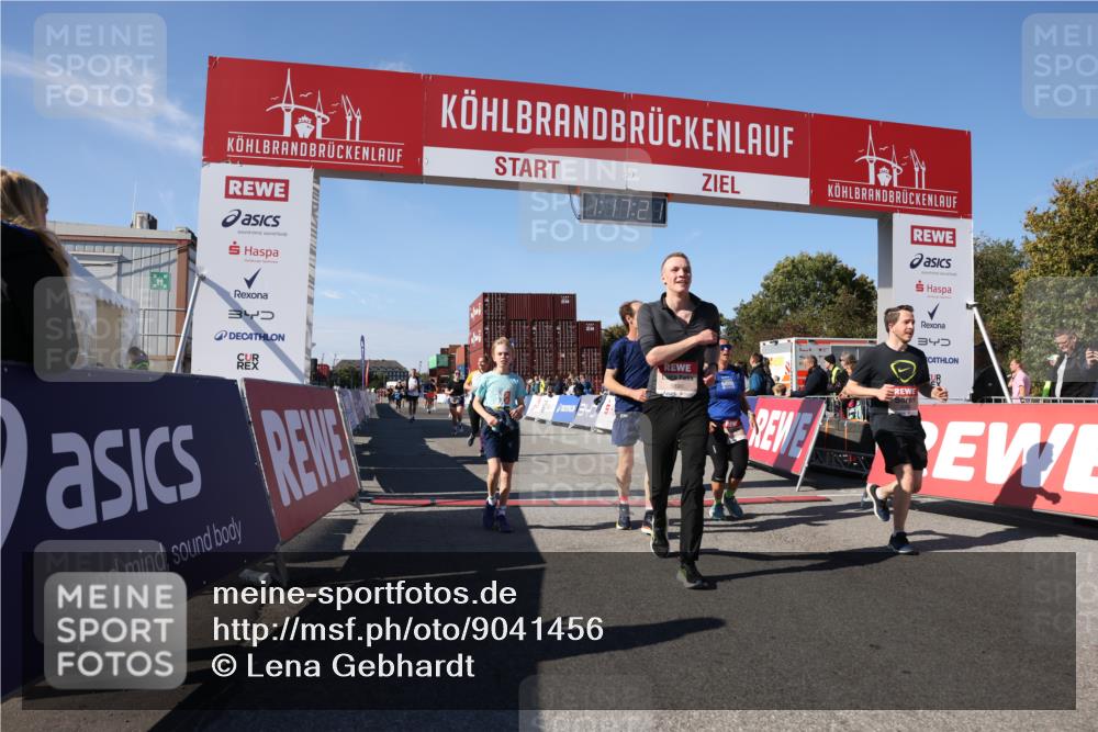 03.10.2025 - Köhlbrandbrückenlauf Lena Gebhardt http://msf.ph/oto/9041456 03.10.2025 13:17:22 Ziel 4404, 4686, 4988, 5007, 5008, 5031, 5429, 5544, 5638, 5642, 5890, 5943, 6389, 6431 meine-sportfotos.de