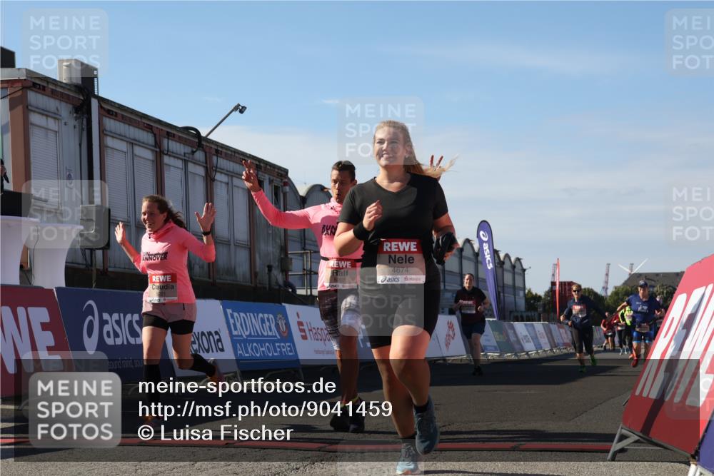 03.10.2025 - Köhlbrandbrückenlauf Luisa Fischer http://msf.ph/oto/9041459 03.10.2025 13:34:18 Ziel 4674, 5207, 5221, 5437, 5593, 5693, 5695, 6095, 6574 meine-sportfotos.de
