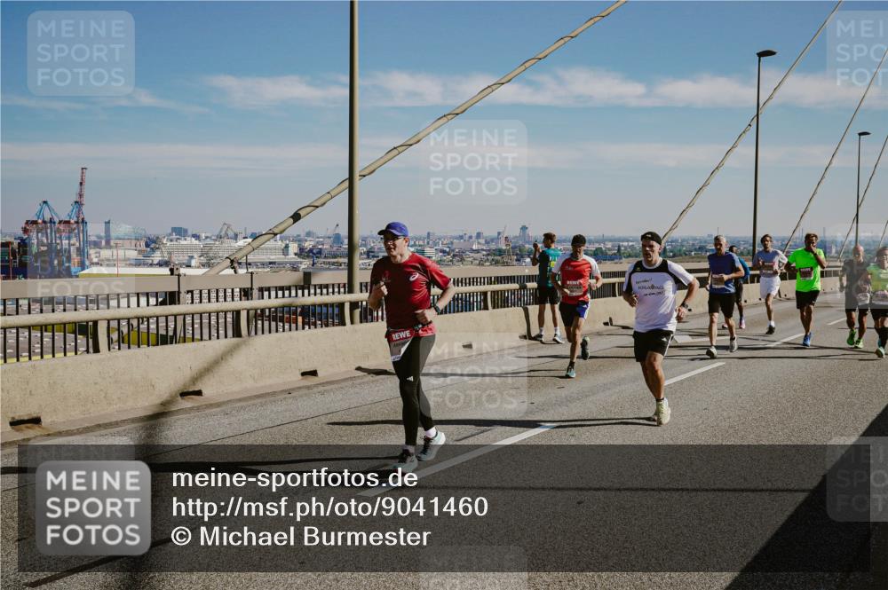 03.10.2025 - Köhlbrandbrückenlauf Michael Burmester http://msf.ph/oto/9041460 03.10.2025 12:22:46 Position 1  meine-sportfotos.de