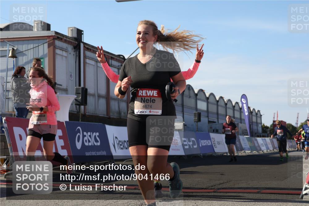 03.10.2025 - Köhlbrandbrückenlauf Luisa Fischer http://msf.ph/oto/9041466 03.10.2025 13:34:19 Ziel 4674, 5207, 5221, 5437, 5593, 5693, 5695, 6095, 6574 meine-sportfotos.de