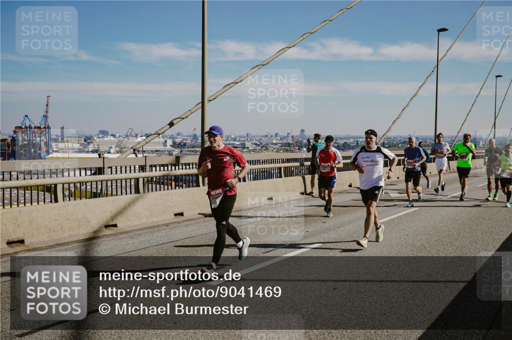 03.10.2025 - Köhlbrandbrückenlauf Michael Burmester http://msf.ph/oto/9041469 03.10.2025 12:22:46 Position 1  meine-sportfotos.de
