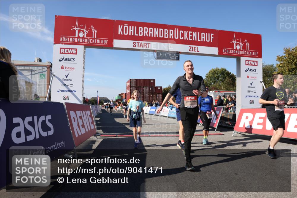03.10.2025 - Köhlbrandbrückenlauf Lena Gebhardt http://msf.ph/oto/9041471 03.10.2025 13:17:22 Ziel 4404, 4686, 4988, 5007, 5008, 5031, 5429, 5544, 5638, 5642, 5890, 5943, 6389, 6431 meine-sportfotos.de