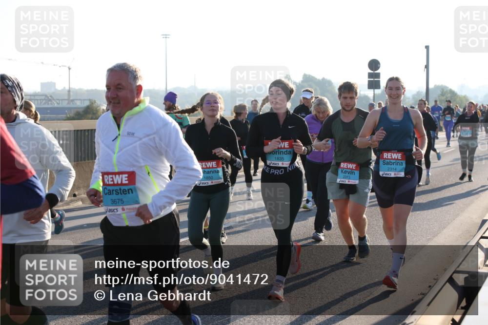 03.10.2025 - Köhlbrandbrückenlauf Lena Gebhardt http://msf.ph/oto/9041472 03.10.2025 09:25:35 Position 1 3675, 1850, 1835, 2313, 2314 meine-sportfotos.de