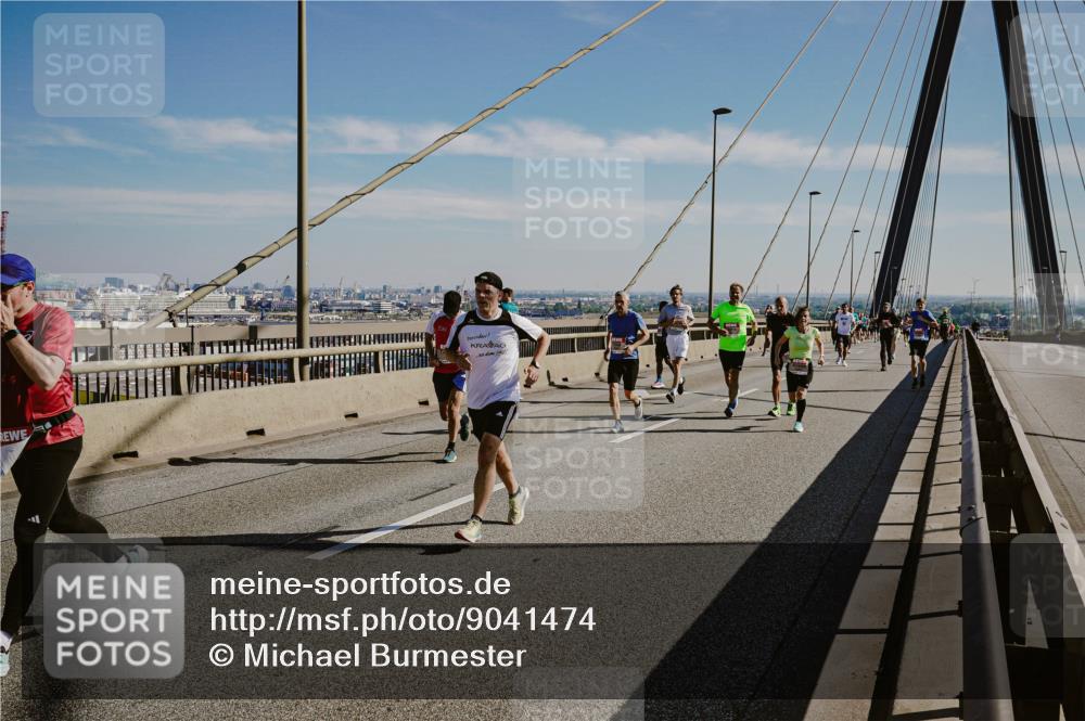 03.10.2025 - Köhlbrandbrückenlauf Michael Burmester http://msf.ph/oto/9041474 03.10.2025 12:22:47 Position 1  meine-sportfotos.de