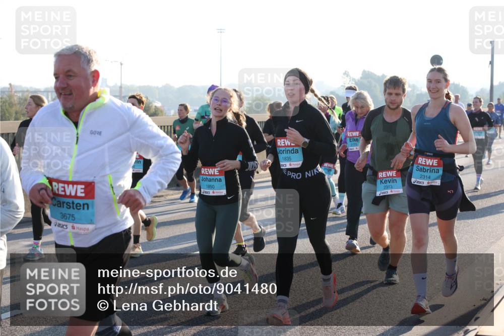 03.10.2025 - Köhlbrandbrückenlauf Lena Gebhardt http://msf.ph/oto/9041480 03.10.2025 09:25:36 Position 1 3675, 1850, 1835, 2175, 2313, 2314 meine-sportfotos.de