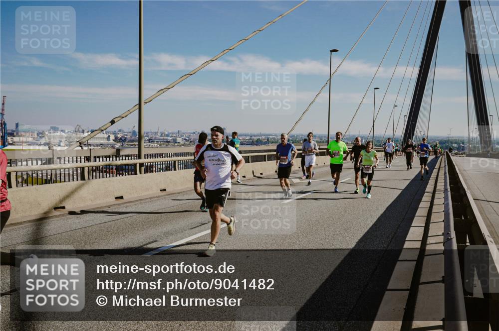 03.10.2025 - Köhlbrandbrückenlauf Michael Burmester http://msf.ph/oto/9041482 03.10.2025 12:22:47 Position 1  meine-sportfotos.de