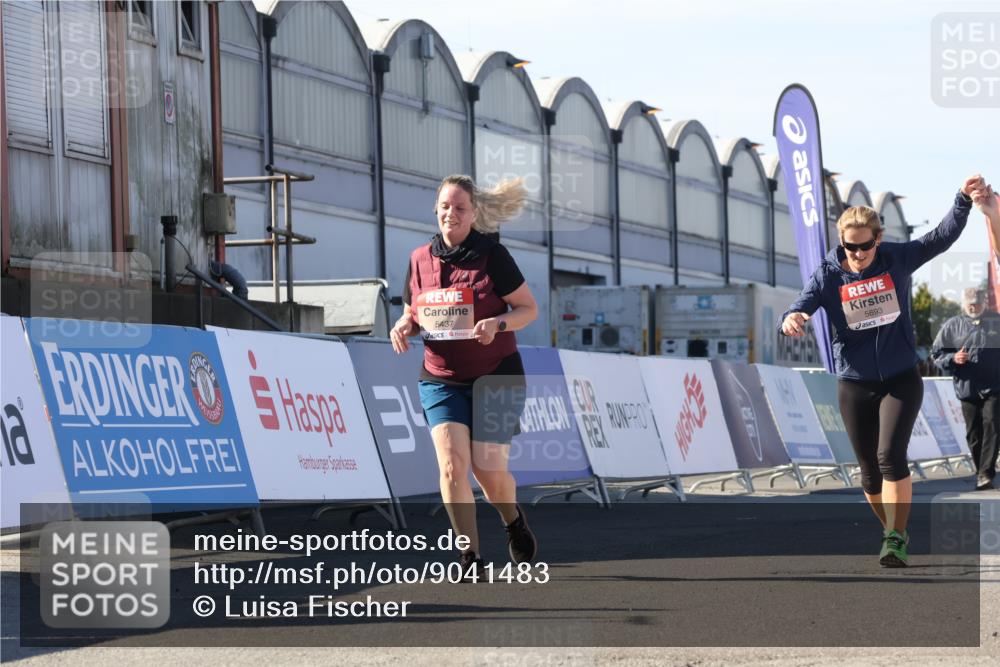 03.10.2025 - Köhlbrandbrückenlauf Luisa Fischer http://msf.ph/oto/9041483 03.10.2025 13:34:21 Ziel 4674, 5207, 5221, 5437, 5593, 5693, 5695, 6574 meine-sportfotos.de