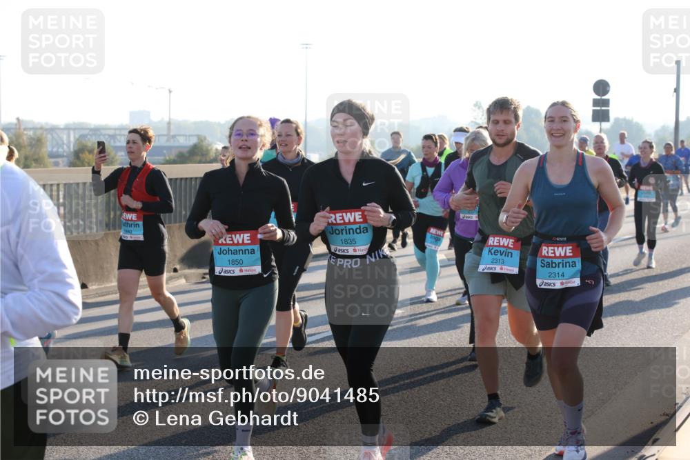 03.10.2025 - Köhlbrandbrückenlauf Lena Gebhardt http://msf.ph/oto/9041485 03.10.2025 09:25:36 Position 1 1440, 1850, 1835, 2313, 2314 meine-sportfotos.de