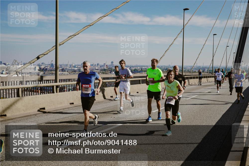 03.10.2025 - Köhlbrandbrückenlauf Michael Burmester http://msf.ph/oto/9041488 03.10.2025 12:22:49 Position 1  meine-sportfotos.de