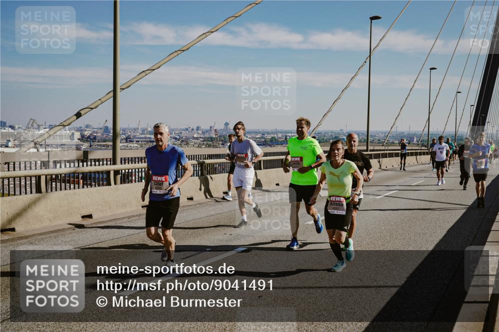 03.10.2025 - Köhlbrandbrückenlauf Michael Burmester http://msf.ph/oto/9041491 03.10.2025 12:22:49 Position 1 4284 meine-sportfotos.de