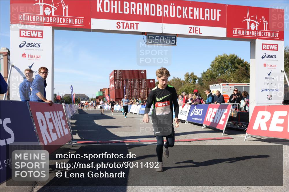 03.10.2025 - Köhlbrandbrückenlauf Lena Gebhardt http://msf.ph/oto/9041492 03.10.2025 12:58:06 Ziel 4046, 4234, 4248, 6518, 6519, 6520, 6715, 6718 meine-sportfotos.de