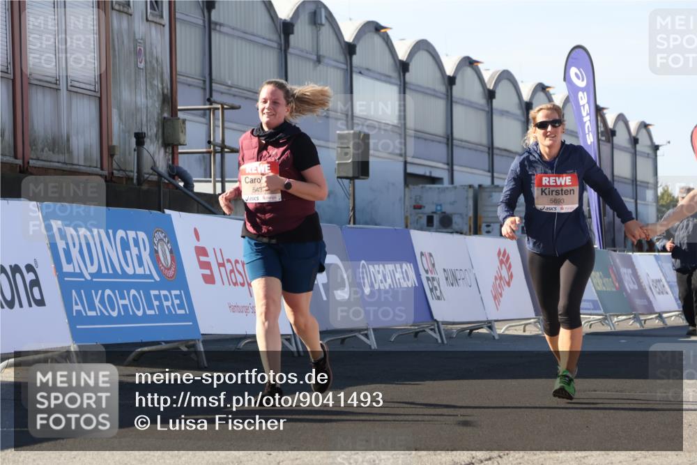 03.10.2025 - Köhlbrandbrückenlauf Luisa Fischer http://msf.ph/oto/9041493 03.10.2025 13:34:21 Ziel 4674, 5207, 5221, 5437, 5593, 5693, 5695, 6574 meine-sportfotos.de