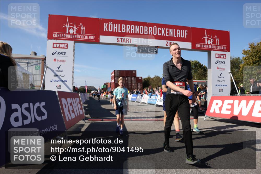 03.10.2025 - Köhlbrandbrückenlauf Lena Gebhardt http://msf.ph/oto/9041495 03.10.2025 13:17:23 Ziel 4404, 4686, 4988, 5007, 5008, 5031, 5429, 5544, 5638, 5642, 5890, 5943, 6069, 6389 meine-sportfotos.de