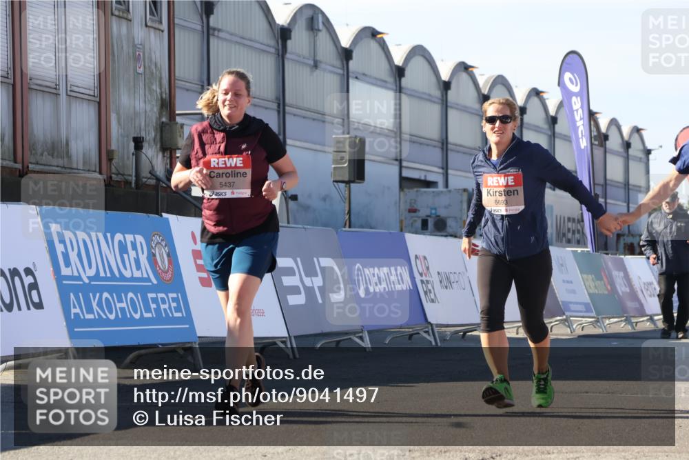 03.10.2025 - Köhlbrandbrückenlauf Luisa Fischer http://msf.ph/oto/9041497 03.10.2025 13:34:22 Ziel 4674, 5207, 5221, 5437, 5693, 5695, 6574 meine-sportfotos.de