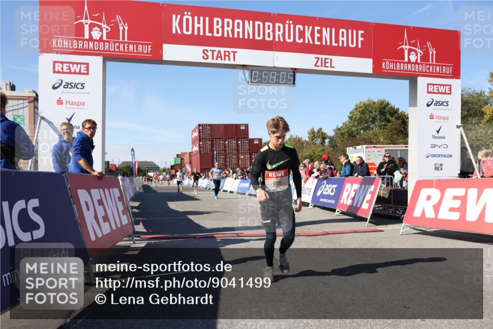 03.10.2025 - Köhlbrandbrückenlauf Lena Gebhardt http://msf.ph/oto/9041499 03.10.2025 12:58:06 Ziel 4046, 4234, 4248, 6518, 6519, 6520, 6715, 6718 meine-sportfotos.de