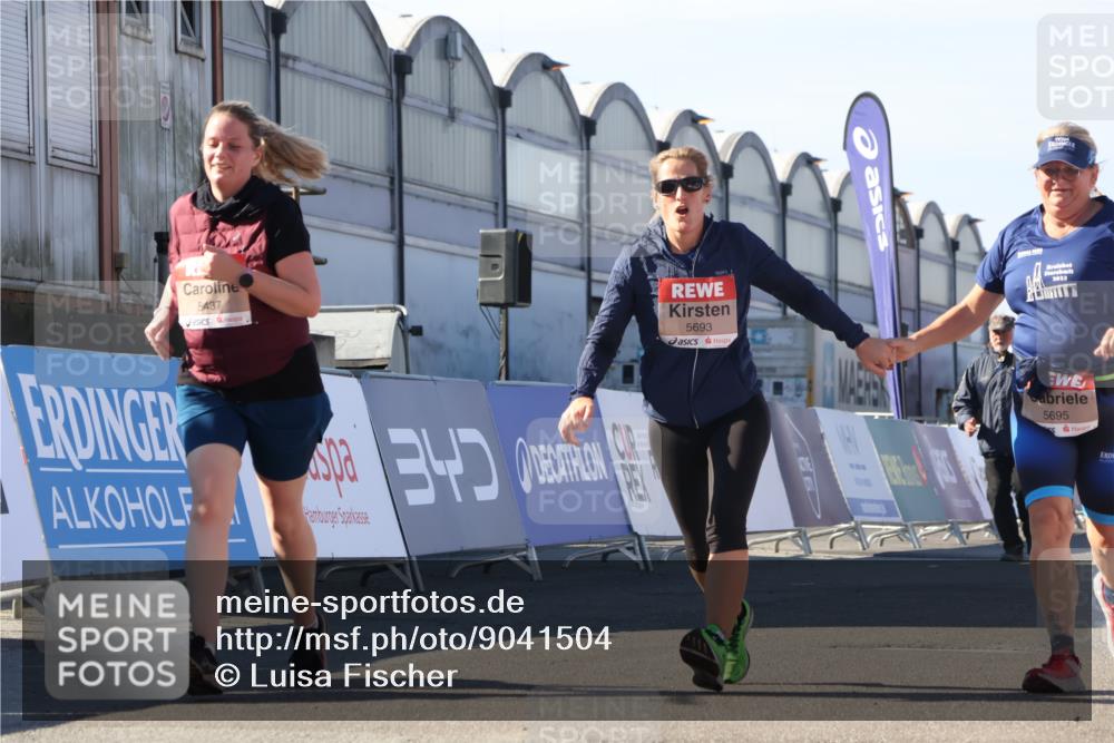 03.10.2025 - Köhlbrandbrückenlauf Luisa Fischer http://msf.ph/oto/9041504 03.10.2025 13:34:22 Ziel 4674, 5207, 5221, 5437, 5693, 5695, 6574 meine-sportfotos.de