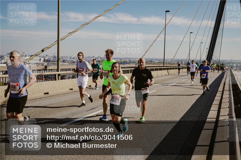 03.10.2025 - Köhlbrandbrückenlauf Michael Burmester http://msf.ph/oto/9041506 03.10.2025 12:22:49 Position 1 4292 meine-sportfotos.de