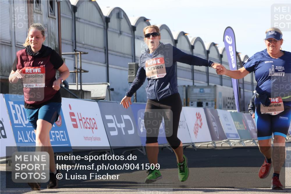 03.10.2025 - Köhlbrandbrückenlauf Luisa Fischer http://msf.ph/oto/9041509 03.10.2025 13:34:22 Ziel 4674, 5207, 5221, 5437, 5693, 5695, 6574 meine-sportfotos.de