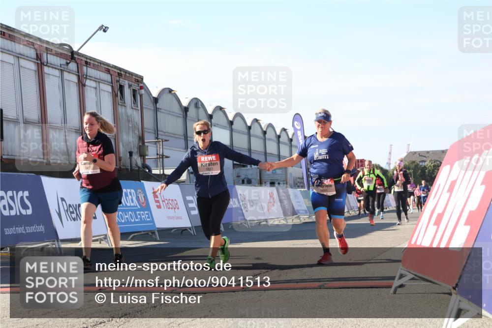 03.10.2025 - Köhlbrandbrückenlauf Luisa Fischer http://msf.ph/oto/9041513 03.10.2025 13:34:23 Ziel 4674, 5207, 5221, 5437, 5693, 5695, 6574 meine-sportfotos.de