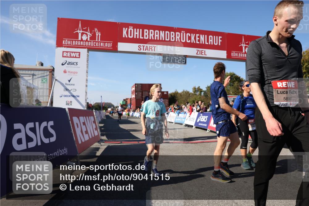 03.10.2025 - Köhlbrandbrückenlauf Lena Gebhardt http://msf.ph/oto/9041515 03.10.2025 13:17:24 Ziel 4404, 4686, 4988, 5007, 5008, 5031, 5429, 5544, 5638, 5642, 5890, 5943, 6069, 6389 meine-sportfotos.de