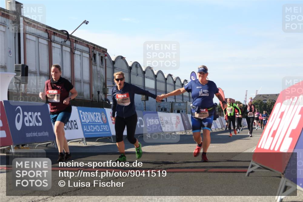 03.10.2025 - Köhlbrandbrückenlauf Luisa Fischer http://msf.ph/oto/9041519 03.10.2025 13:34:23 Ziel 4674, 5207, 5221, 5437, 5693, 5695, 6574 meine-sportfotos.de