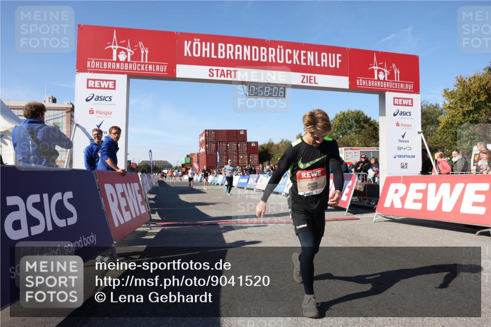03.10.2025 - Köhlbrandbrückenlauf Lena Gebhardt http://msf.ph/oto/9041520 03.10.2025 12:58:06 Ziel 4046, 4234, 4248, 6518, 6519, 6520, 6715, 6718 meine-sportfotos.de