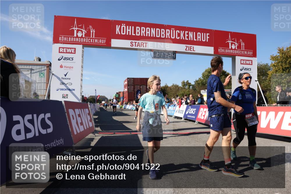 03.10.2025 - Köhlbrandbrückenlauf Lena Gebhardt http://msf.ph/oto/9041522 03.10.2025 13:17:24 Ziel 4404, 4686, 4988, 5007, 5008, 5031, 5429, 5544, 5638, 5642, 5890, 5943, 6069, 6389 meine-sportfotos.de