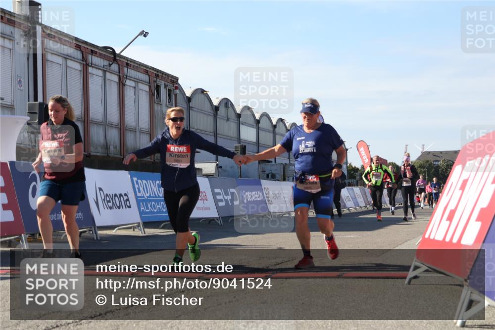 03.10.2025 - Köhlbrandbrückenlauf Luisa Fischer http://msf.ph/oto/9041524 03.10.2025 13:34:23 Ziel 4674, 5207, 5221, 5437, 5693, 5695, 6574 meine-sportfotos.de