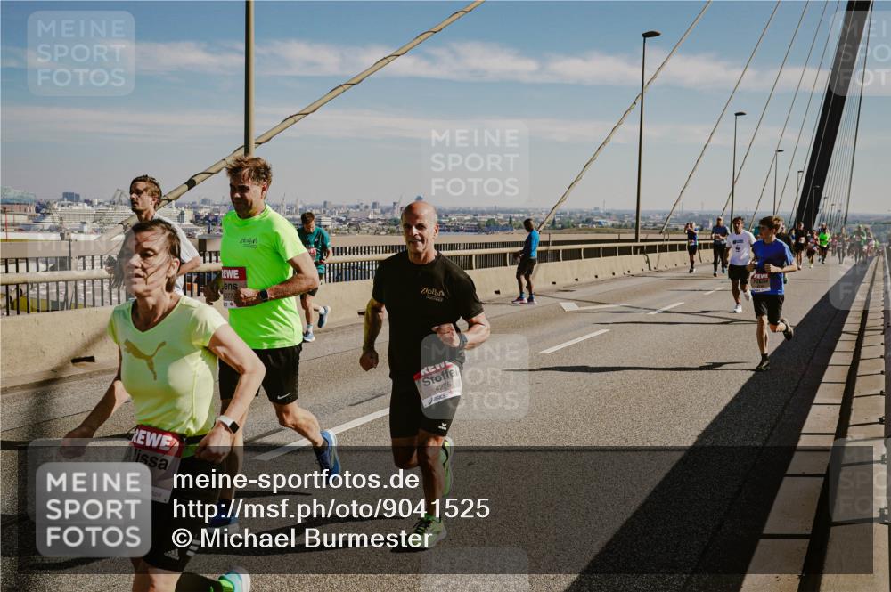 03.10.2025 - Köhlbrandbrückenlauf Michael Burmester http://msf.ph/oto/9041525 03.10.2025 12:22:50 Position 1 4292, 4275 meine-sportfotos.de